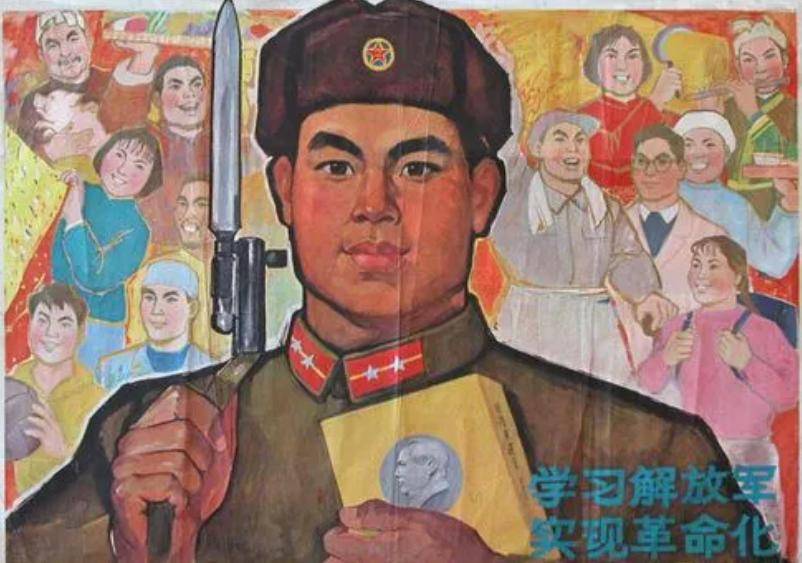 过程：8人围坐成一桌桌上放盆大锅饭ag真人平台第一游戏70年代用餐全