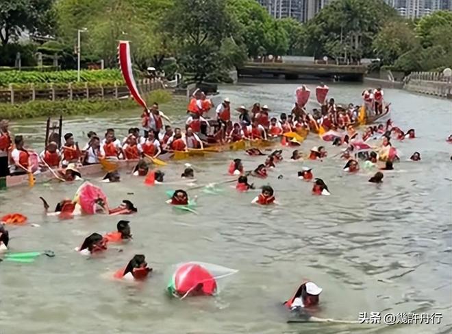 新龙舟翻2条翻船原因离谱这下要被嘲笑了AG真人试玩平台猎德村的船翻了!3条(图4) 新龙舟翻2条翻船原因离谱这下要被嘲笑了AG真人试玩平台猎德村的船翻了!3条(图4)